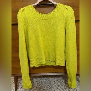 Lime green women’s sweater. Soft, comfy sweater in great condition.
